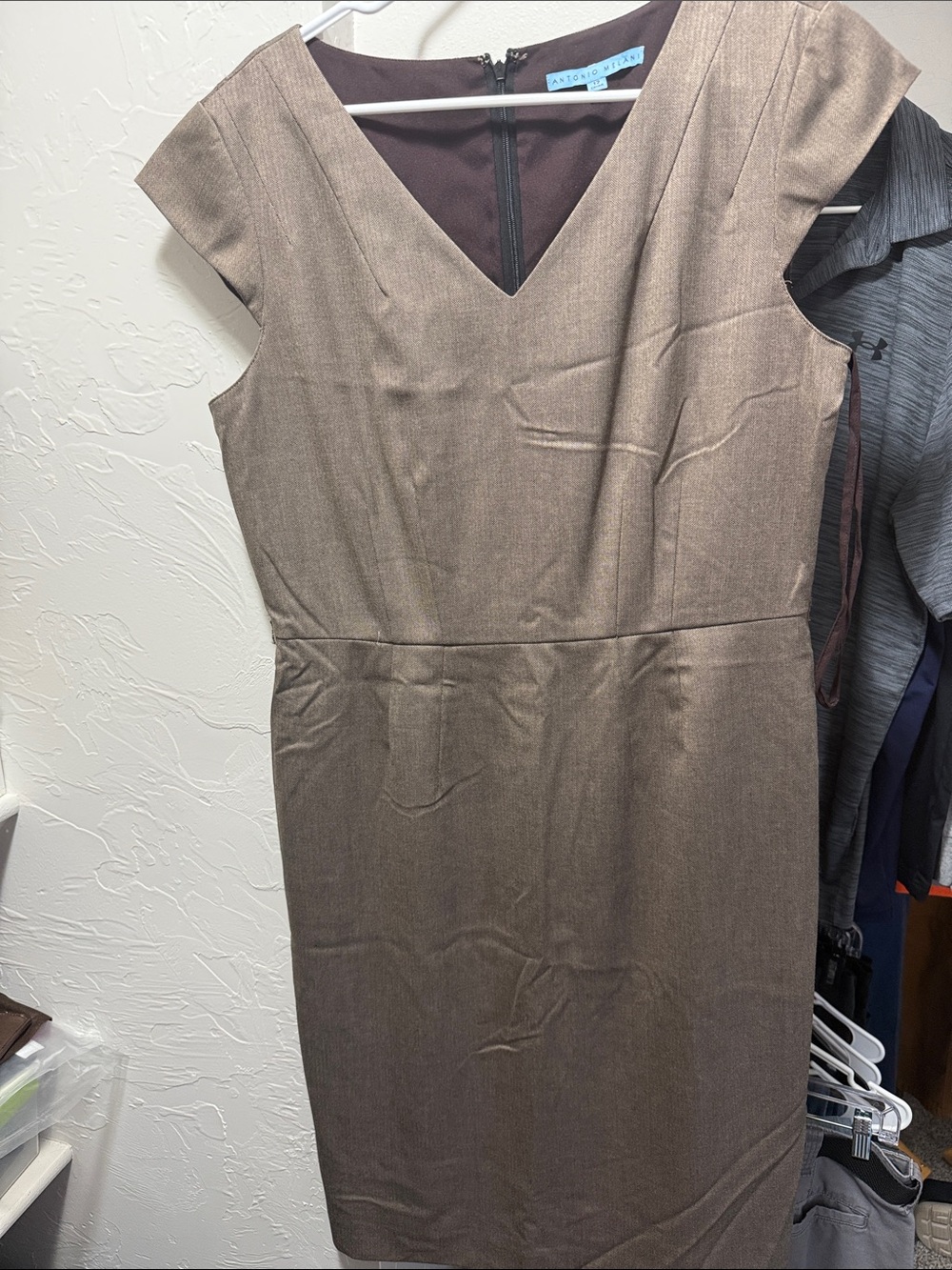 ANTONIO MELANI Taupe Brown V-Neck Cap Sleeve Sheath Dress